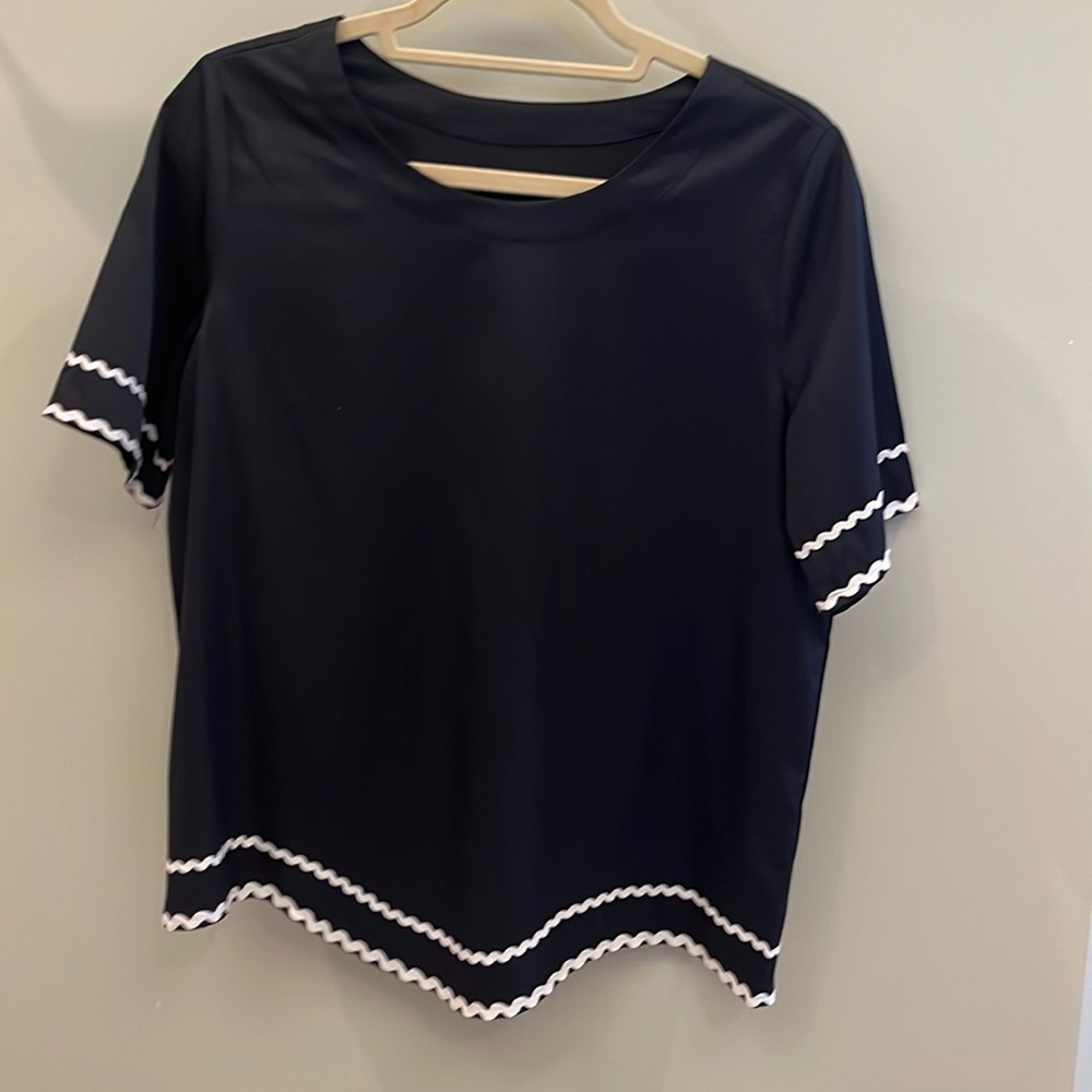 Navy short sleeve white ric-rac trim, simple, classic size medium